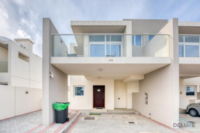 Tranquil 3BR Townhouse at Albizia Damac Hills 2 by Deluxe Holiday Homes